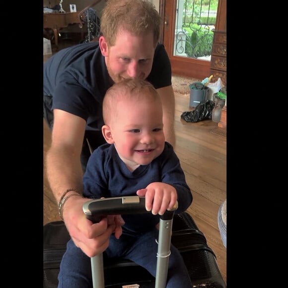 Le prince Harry, duc de Sussex avec l'un de ses enfants