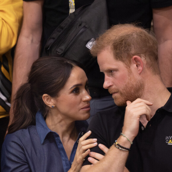 Ses amis d'armée ou d'école ne feraient aucun effort pour venir le voir et Meghan Markle jouerait un rôle dans l'histoire
Le prince Harry, duc de Sussex et Meghan Markle, duchesse de Sussex aux Invictus Games 2023 à Dusseldorf le 15 septembre 2023. 