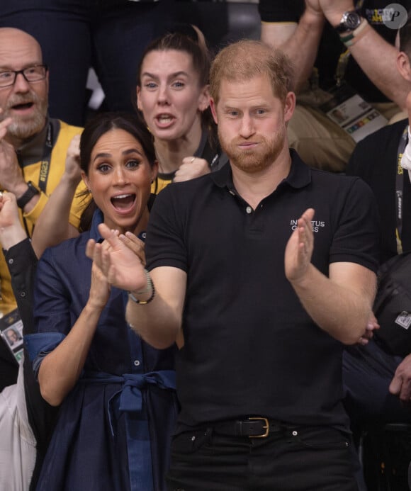 "Il ne les voit jamais, parce qu'ils ne veulent pas lui rendre visite aux États-Unis. Ils trouvent Meghan difficile" révèle un expert
Le prince Harry, duc de Sussex et Meghan Markle, duchesse de Sussex aux Invictus Games 2023 à Dusseldorf le 15 septembre 2023. 