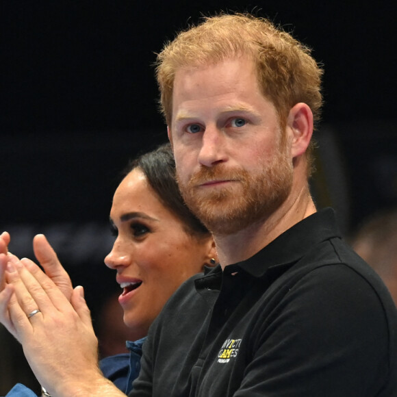 Le prince Harry commencerait à s'ennuyer ferme dans sa vie américaine
Le prince Harry, duc de Sussex et Meghan Markle, duchesse de Sussex aux Invictus Games à Dusseldorf