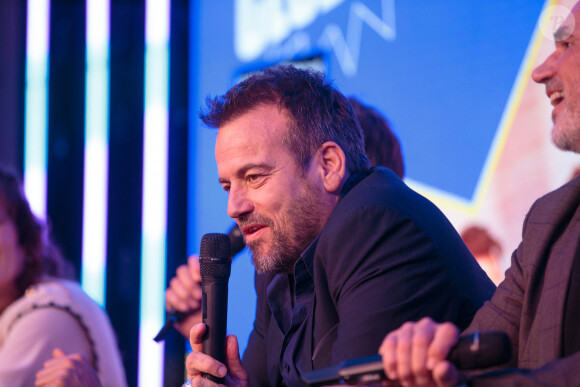 Il y en a une très particulière dont il doit toutefois se passer depuis qu'il est papa.
Stéphane Henon lors de la rencontre avec l'équipe de Plus Belle La Vie, Encore Plus Belle (TF1), modérée par le journaliste Alexandre du Serie Mania Festival international Lille 2024, à Lille, France, le 16 mars 2024. © Stéphane Vansteenkiste/Bestimage