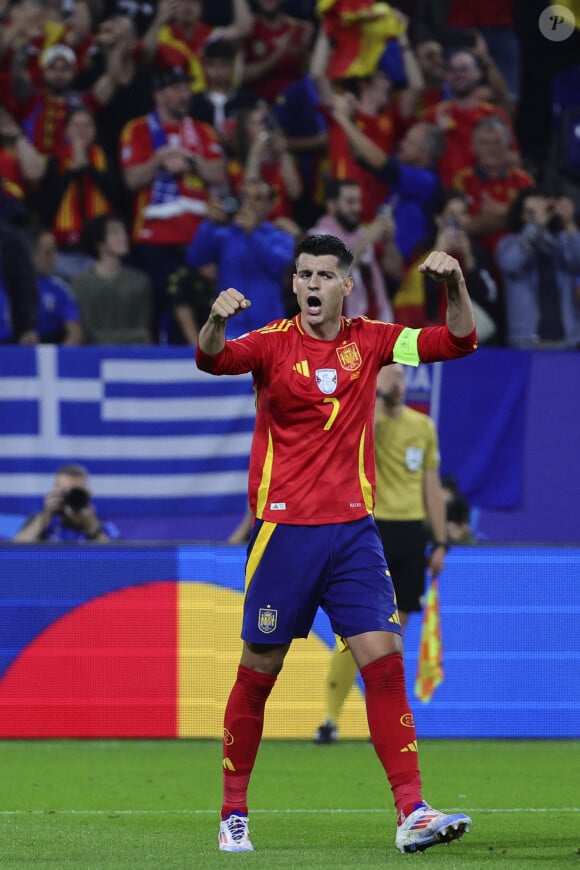 Ensuite, ils ont eu le petit Edoardo, né en septembre 2020 et enfin leur petite Bella, arrivée dans la famille en janvier 2023
 
Alvaro Morata à l'Euro 2024.