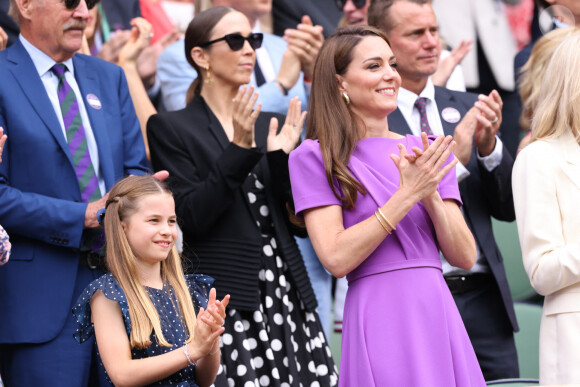 Elles ont brillé pour la finale hommes de Wimbledon
Kate Middleton, princesse de Galles, et sa fille Charlotte de Cambridge, lors de la finale hommes de Wimbledon le 14 juillet 2024 © Tim Merry/MirrorPix/bestimage
