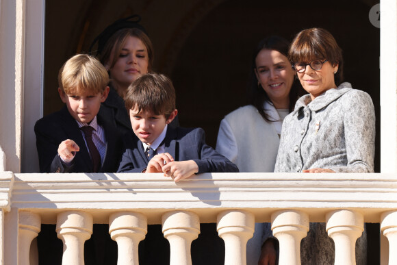 Sacha Casiraghi, Raphael Elmaleh, Camille Gottlieb, Pauline Ducruet et la princesse Stéphanie de Monaco - La famille princière de Monaco au balcon du palais, à l'occasion de la Fête Nationale de Monaco. Le 19 novembre 2023 © Claudia Albuquerque / Bestimage 