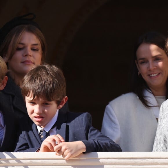 Sacha Casiraghi, Raphael Elmaleh, Camille Gottlieb, Pauline Ducruet et la princesse Stéphanie de Monaco - La famille princière de Monaco au balcon du palais, à l'occasion de la Fête Nationale de Monaco. Le 19 novembre 2023 © Claudia Albuquerque / Bestimage 