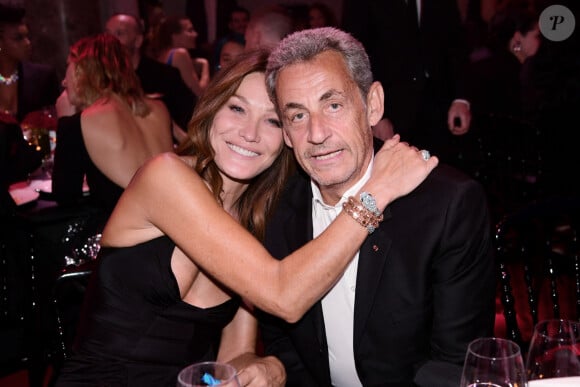 Carla Bruni-Sarkozy et son mari Nicolas Sarkozy - 19ème "Diner de la Mode" au bénéfice de Sidaction au Pavillon Cambon Capucines dans le cadre de la Fashion Week de Paris, France. Le 7 juillet 2022. © Rachid Bellak / Bestimage