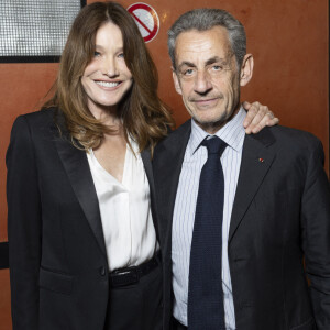 Carla Buni et Nicolas Sarkozy ont une fille
Exclusif - Carla Bruni et son mari Nicolas Sarkozy en backstage du concert du gala des vingt ans de la fondation Recherche Alzheimer "2 générations chantent pour la 3ème" à l'Olympia à Paris