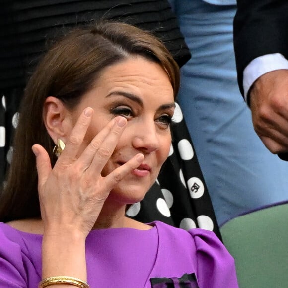 Catherine (Kate) Middleton avec la princesse Charlotte et Pippa Middleton dans les tribunes de la finale du tournoi de Wimbledon 2024, le 14 juillet 2024.