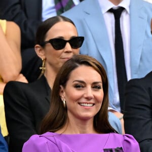 Catherine (Kate) Middleton avec la princesse Charlotte et Pippa Middleton dans les tribunes de la finale du tournoi de Wimbledon 2024, le 14 juillet 2024.