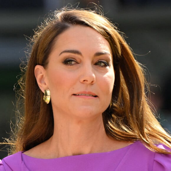 Catherine (Kate) Middleton remet la coupe à Carlos Alcaraz après sa victoire face à Novak Djokovic en finale du tournoi de Wimbledon 2024 (6/2 - 6/2 - 7/6). Wimbledon, le 14 juillet 2024.