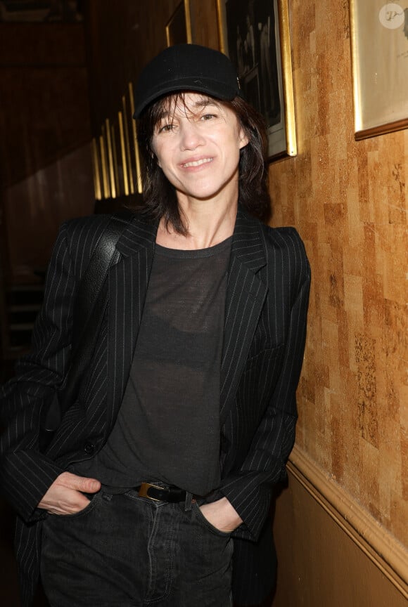 " J'ai eu pour modèle une mère que je ne voyais jamais se maquiller et qui m'a, d'une certaine façon, imposé le naturel. "
Charlotte Gainsbourg - Soirée de mobilisation "L'Europe contre l'antisémitisme" au théâtre Antoine à Paris le 3 juin 2024.