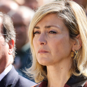 François Hollande et Julie Gayet à Tulle pour commémorer le massacre et la déportation de centaines d'habitants par l'armée allemande pendant la Seconde Guerre mondiale à Tulle, le 10 juin 2024. JM HAEDRICH/Pool/ABACAPRESS.COM