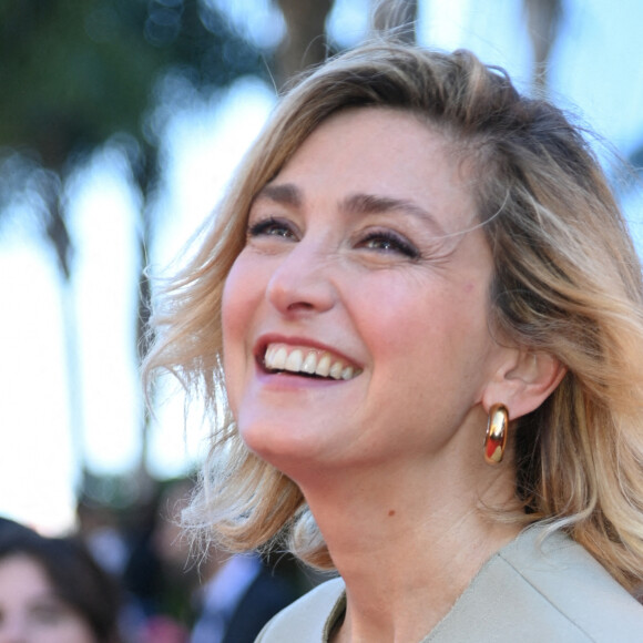 Julie Gayet assiste à l'avant-première de "Kinds Of Kindness" dans le cadre du 77e Festival international du film de Cannes, le 17 mai 2024. Aurore Maréchal/ABACAPRESS.COM