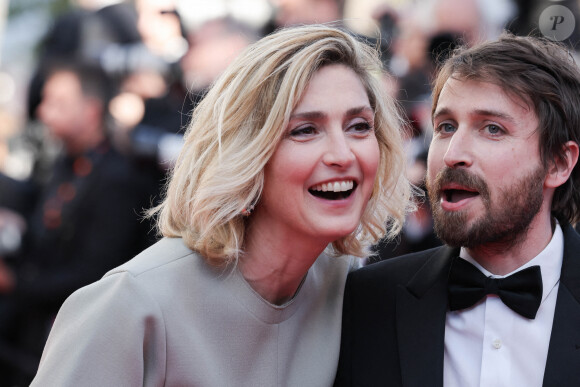 Julie Gayet au tapis rouge de "Kinds Of Kindness" au 77ème Festival de Cannes au Palais des Festivals le 17 mai 2024. David Boyer/ABACAPRESS.COM