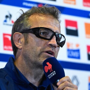 Le sélectionneur de l'équipe de France de rugby Fabien Galthié lors de sa conférence de presse très attendue après l’élimination du XV de France en quarts de finale de Coupe du monde face à l’Afrique du Sud, à Paris, France, le 8 novembre 2023. © Federico Pestellini/Panoramic/Bestimage