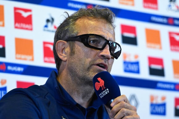 Le sélectionneur de l'équipe de France de rugby Fabien Galthié lors de sa conférence de presse très attendue après l’élimination du XV de France en quarts de finale de Coupe du monde face à l’Afrique du Sud, à Paris, France, le 8 novembre 2023. © Federico Pestellini/Panoramic/Bestimage