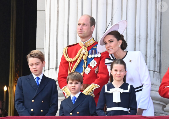 Le prince William, prince de Galles, Catherine (Kate) Middleton, princesse de Galles, le prince George de Galles, le prince Louis de Galles, la princesse Charlotte de Galles - Les membres de la famille royale britannique au balcon du Palais de Buckingham lors de la parade militaire "Trooping the Colour" à Londres, Royaume Uni, le 15 juin 2024. © Justin Goff/GoffPhotos/Bestimage 