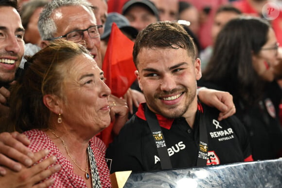 Avec l'équipe de France de rugby à 7
Antoine DUPONT (ST) et sa famille avec le Bouclier de Brennus Stade Toulousain sacré champion de France lors de la finale du Top14 opposant le Stade Toulousain à l'Union Bordeaux Begles au stade Velodrome à Marseille, France, le 2 juin 2024. Toulouse a gagné 59-3. © Valentina Claret/Panoramic/Bestimage 