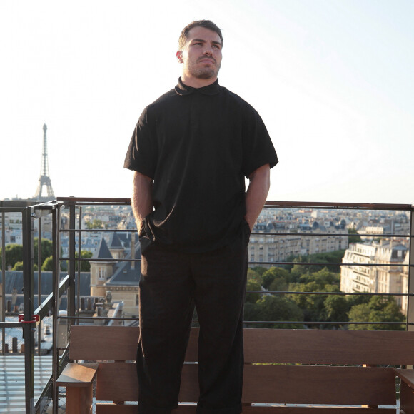 Exclusif - Rencontre avec le joueur de rugby Antoine Dupont à la Tour Eiffel à Paris. Le 14 juillet 2024 © Jonathan Rebboah / Panoramic / Bestimage 