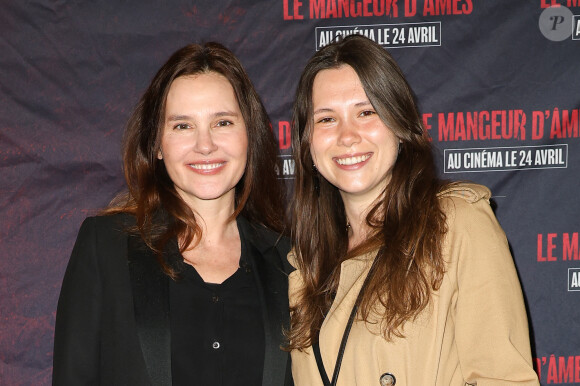 Virginie Ledoyen avec sa fille Lila Saint-Calbre - Avant-première du film "Le mangeur d'âmes" au cinéma Max Linder à Paris le 16 avril 2024. © Coadic Guirec / Bestimage