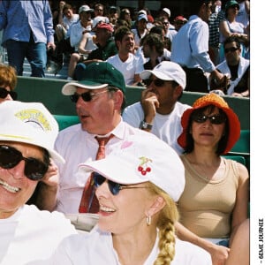 Sylvie Vartan et Tony Scotti dans les tribunes du tournoi de tennis Roland Garros
