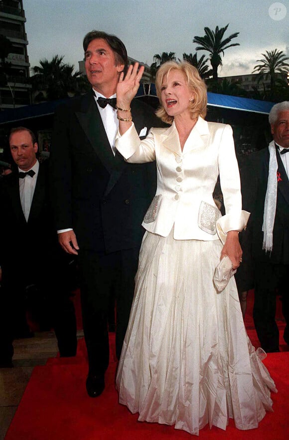 Sylvie Vartan et Tony Scotti pendant la soirée d'ouverture du 49ème Festival international du film de Cannes en 1996