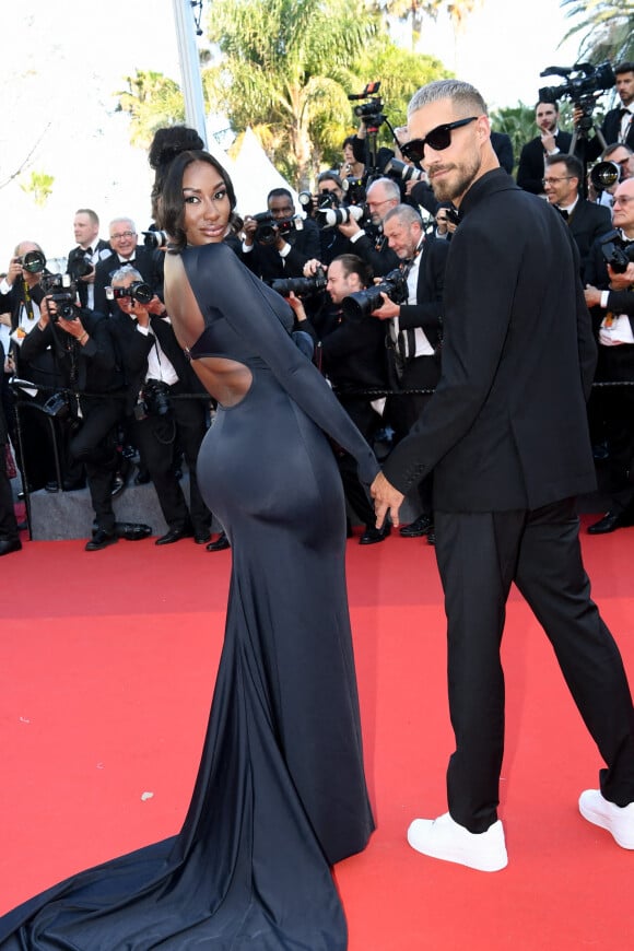 Vladimir Boudnikoff et sa compagne Aya Nakamura à la montée des marches du film " Armageddon Time " lors du 75ème Festival International du Film de Cannes, le 19 mai 2022