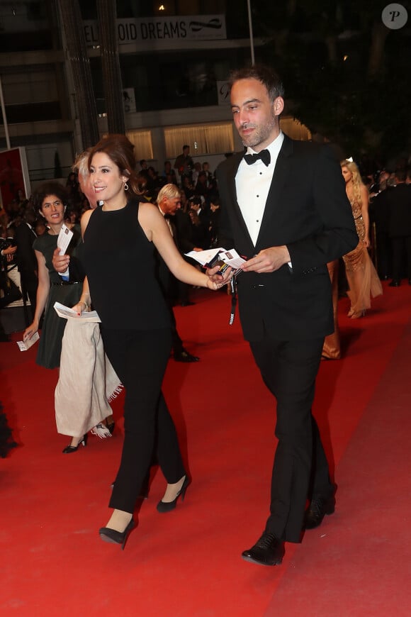 Léa Salamé et son compagnon Raphaël Glucksmann à la montée des marches du film "Le Redoutable" lors du 70ème Festival International du Film de Cannes, le 21 mai 2017