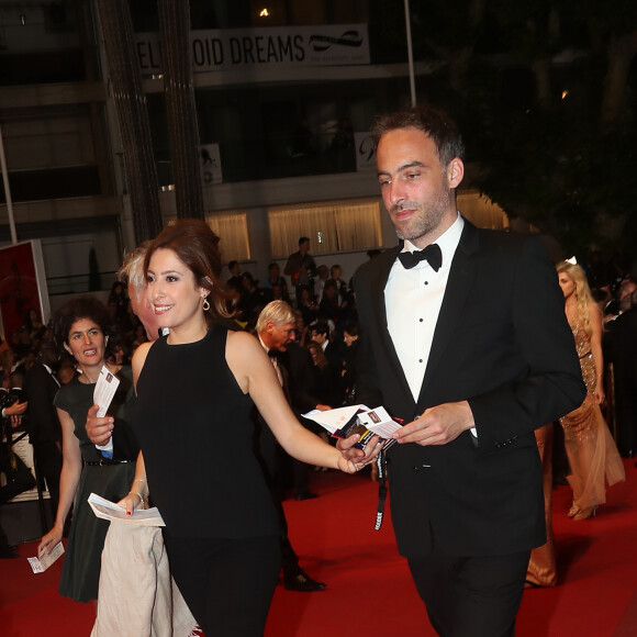 Léa Salamé et son compagnon Raphaël Glucksmann à la montée des marches du film "Le Redoutable" lors du 70ème Festival International du Film de Cannes, le 21 mai 2017