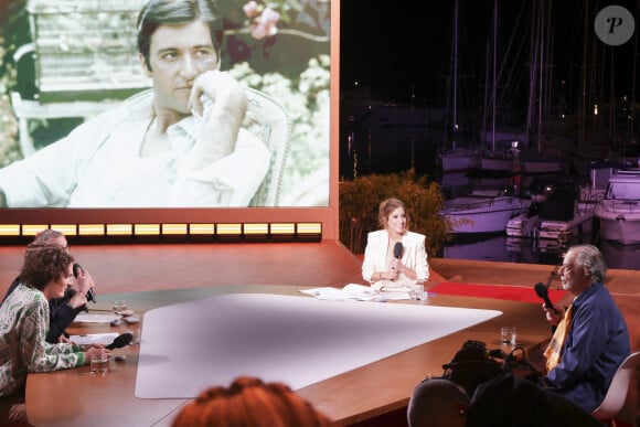 Léa Salamé et Francis Ford Coppola sur le plateau de l'émission "Quelle Epoque!" lors du 77ème Festival International du Film de Cannes le 17 mai 2024