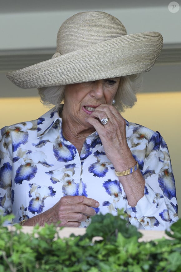 La reine consort d'Angleterre, Camilla Parker Bowles lors du QIPCO King George Day à Ascot