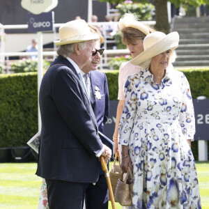 Depuis leur divorce, les deux ex ont gardé de bonnes relations
La reine consort d'Angleterre, Camilla Parker Bowles et son ex mari Andrew Parker Bowles lors du QIPCO King George Day à Ascot