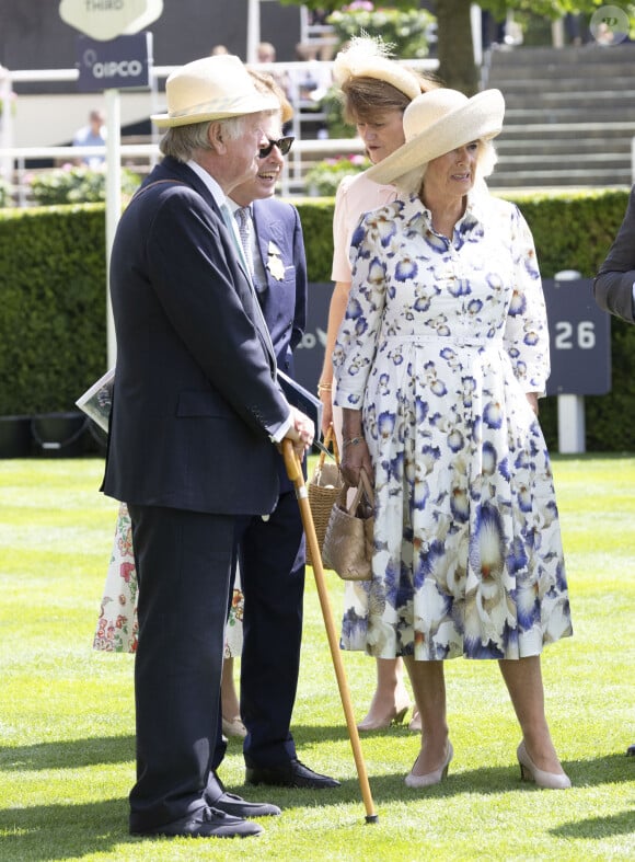 Depuis leur divorce, les deux ex ont gardé de bonnes relations
La reine consort d'Angleterre, Camilla Parker Bowles et son ex mari Andrew Parker Bowles lors du QIPCO King George Day à Ascot