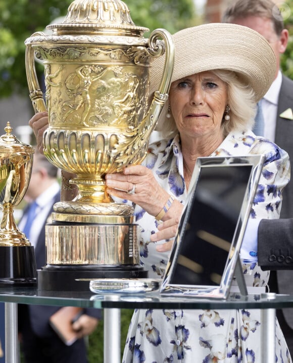 La reine consort d'Angleterre, Camilla Parker Bowles lors du QIPCO King George Day à Ascot