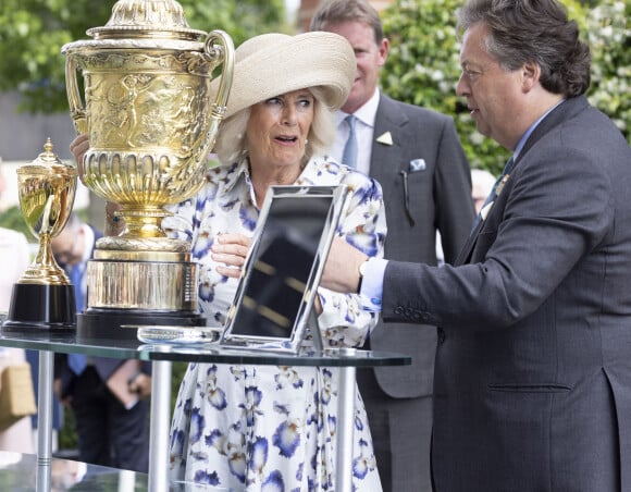 La reine consort d'Angleterre, Camilla Parker Bowles lors du QIPCO King George Day à Ascot