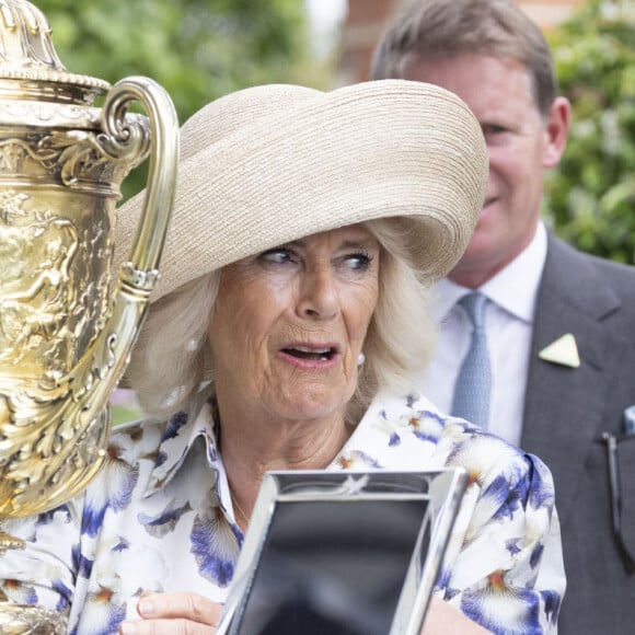 La reine consort d'Angleterre, Camilla Parker Bowles lors du QIPCO King George Day à Ascot