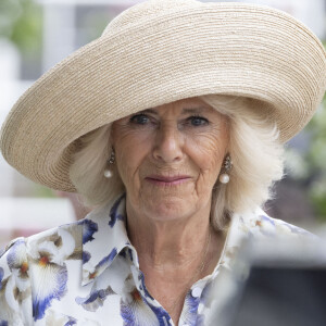 La reine consort d'Angleterre, Camilla Parker Bowles lors du QIPCO King George Day à Ascot