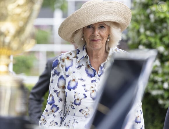 La reine consort d'Angleterre, Camilla Parker Bowles lors du QIPCO King George Day à Ascot