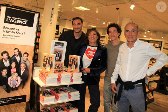 Agents immobiliers de profession, ils sont les stars de l'émission baptisée L'Agence sur TMC
Raphael Kretz, Valentin Kretz, Sandrine Kretz, Olivier Kretz - La famille Kretz (série L'Agence sur TMC et Netflix) dédicace son livre "Bienvenue à l'Agence" au BHV Marais à Paris le 14 mai 2024. © Philippe Baldini/Bestimage