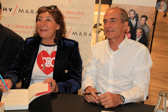 Sandrine Kretz, Olivier Kretz - La famille Kretz (série L'Agence sur TMC et Netflix) dédicace son livre "Bienvenue à l'Agence" au BHV Marais à Paris le 14 mai 2024. © Philippe Baldini/Bestimage