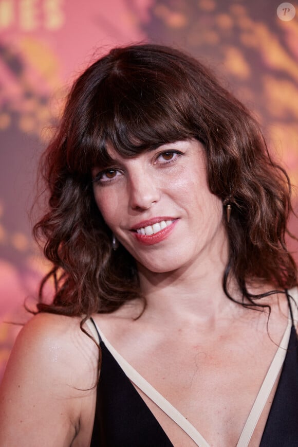 Sur certains clichés, on peut également apercevoir le compagnon de la musicienne, l'illustrateur Stéphane Manel, qui est le père du petit Laszlo
Lou Doillon au photocall du dîner d'ouverture du 74ème Festival International du Film de Cannes au Palm Beach à Cannes. Le 6 juillet 2021 © Borde-Jacovides-Moreau / Bestimage 