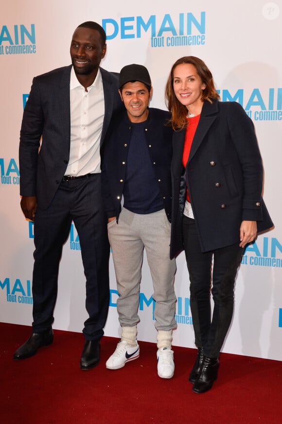 Tout comme Jamel Debbouze avec sa femme Mélissa
Omar Sy, Jamel Debbouze et sa femme Mélissa Theuriau - Avant première du film "Demain tout commence" au Grand Rex à Paris le 28 novembre 2016. © Coadic Guirec/Bestimage