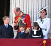 Et de compléter : "Nous envoyons notre amour, nos pensées et nos prières à toutes les personnes impliquées dans cette attaque horrible et odieuse".
Le prince William, prince de Galles, Catherine (Kate) Middleton, princesse de Galles, le prince George de Galles, le prince Louis de Galles, la princesse Charlotte de Galles, le roi Charles III d'Angleterre et Camilla Parker Bowles, reine consort d'Angleterre,- Les membres de la famille royale britannique au balcon du Palais de Buckingham lors de la parade militaire "Trooping the Colour" à Londres, Royaume Uni, le 15 juin 2024. © Backgrid UK/Bestimage 