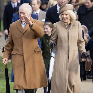 Le roi Charles III d'Angleterre et Camilla Parker Bowles, reine consort d'Angleterre - Le roi Charles III et la reine Camilla assistent à l'office religieux du jour de Noël à l'église St Mary Magdalene de Sandringham, dans le Norfolk. Date de la photo : lundi 25 décembre 2023.