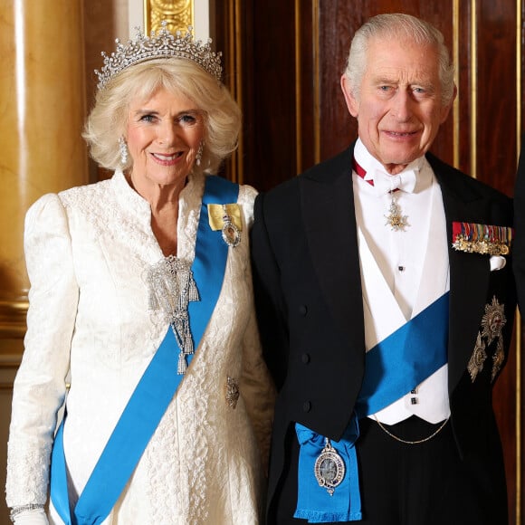 Une immense tristesse également partagée par le roi Charles III et son épouse la reine Camilla, qui ont d'ailleurs réagi sur X, anciennement Twitter.
La reine consort Camilla, le roi Charles III d'Angleterre - La famille royale du Royaume Uni lors d'une réception pour les corps diplomatiques au palais de Buckingham à Londres le 5 décembre 2023 