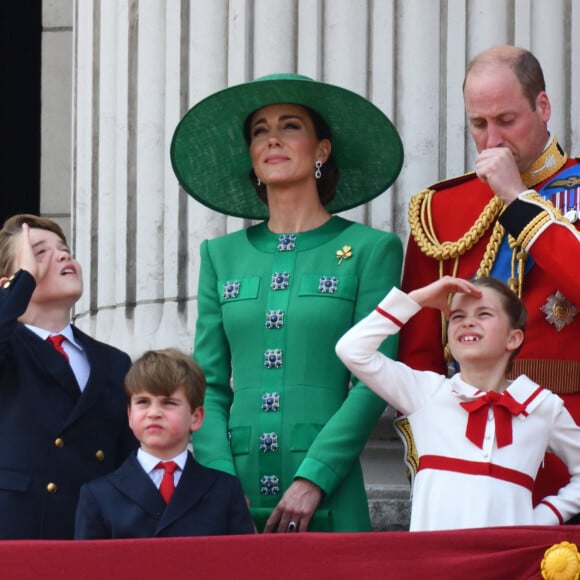 Le prince George, le prince Louis, la princesse Charlotte, Kate Catherine Middleton, princesse de Galles, le prince William de Galles - La famille royale d'Angleterre sur le balcon du palais de Buckingham lors du défilé "Trooping the Colour" à Londres. Le 17 juin 2023 