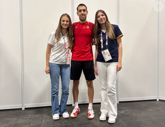 Ce mardi, Leonor et Sofia d'Espagne ont assisté au seizième de finale de tennis de table pour supporter Alvaro Robles
La princesse Leonor et L'infante Sofia d'Espagne assistent au match de tennis de table d'Alvaro Robles lors des Jeux Olympiques de Paris2024 (JO), le 30 juillet 2024. © Casa de SM El Rey / Europa Press / Bestimage 