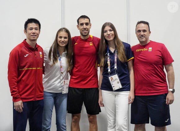 La princesse Leonor et L'infante Sofia d'Espagne assistent au match de tennis de table d'Alvaro Robles lors des Jeux Olympiques de Paris2024 (JO), le 30 juillet 2024. © Casa de SM El Rey / Europa Press / Bestimage 