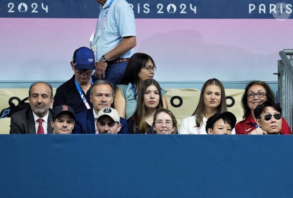 La princesse Leonor et L'infante Sofia d'Espagne assistent au match de tennis de table d'Alvaro Robles lors des Jeux Olympiques de Paris2024 (JO), le 30 juillet 2024. © Casa de SM El Rey / Europa Press / Bestimage 