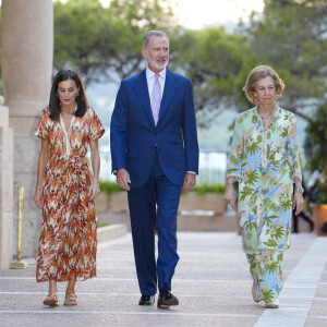 Les festivités se sont orchestrées au sein du palais de Marivent où la reine émérite Sofìa, épouse de l'ancien roi Juan Carlos , a l'habitude de passer ses vacances d'été.
Le roi Felipe VI, Letizia d'Espagne et la reine émérite Sofia - Les souverains espagnols organisent leur réception estivale annuelle au palais de Marivent. Palma de Majorque - 29 juillet 20224